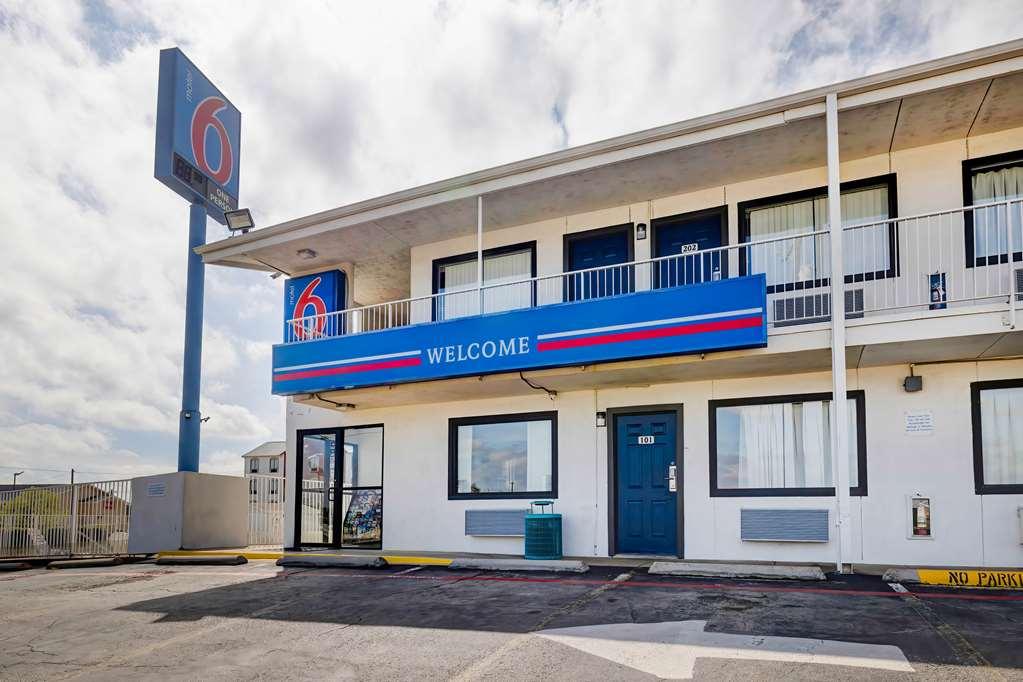 Motel 6 Denton, Tx - Unt Exteriér fotografie