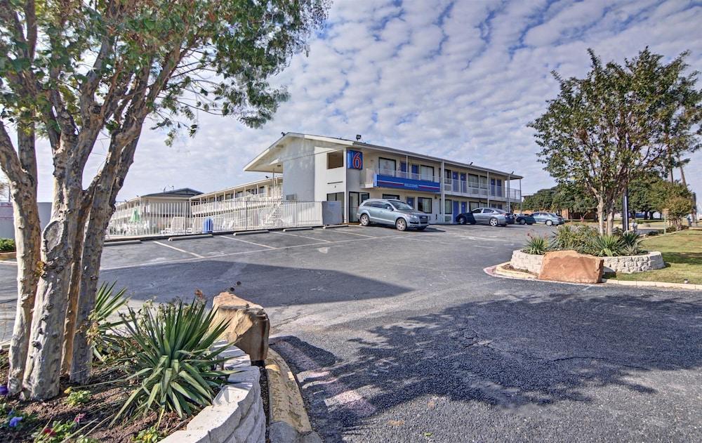 Motel 6 Denton, Tx - Unt Exteriér fotografie